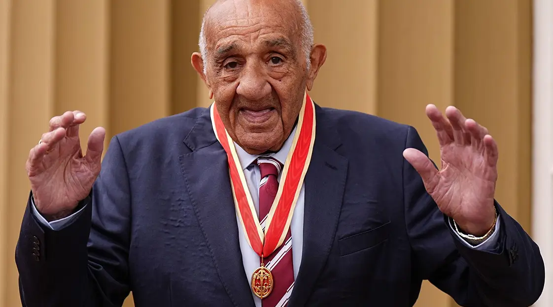 Legend Billy Boston